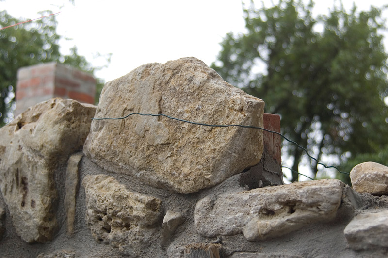 gemogelter Stein von außen