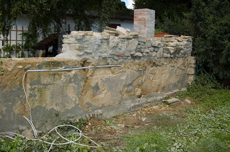 stellt es Euch einfach bißchen verputzt vor -