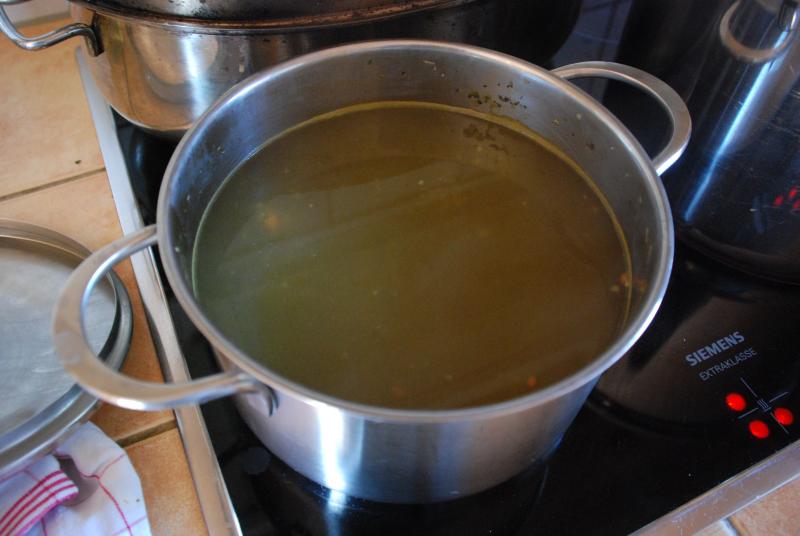 die Gemüsebrühe