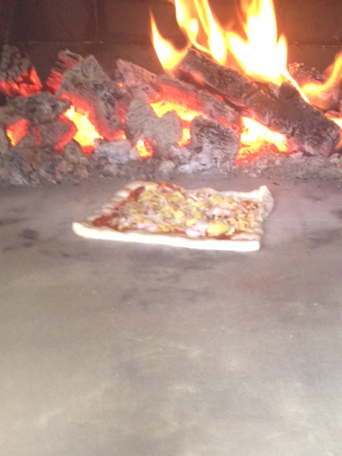 Erste Pizza aus Fertigteig