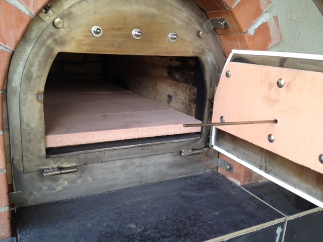 1. Reparatur: neuer Boden und Tür isoliert