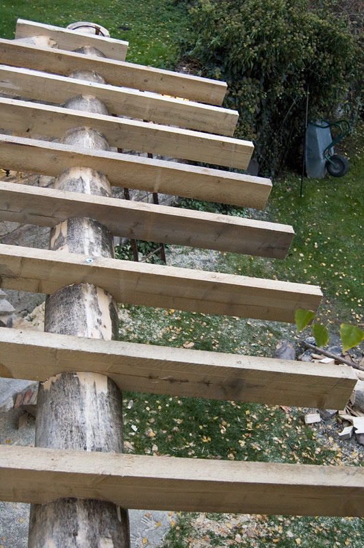 Dachüberstand, an den Enden wird es angeschrägt