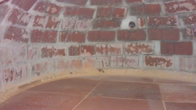 Mit einer Vorrichtung um eine Stange mit Ferkel<br />reinzuhängen