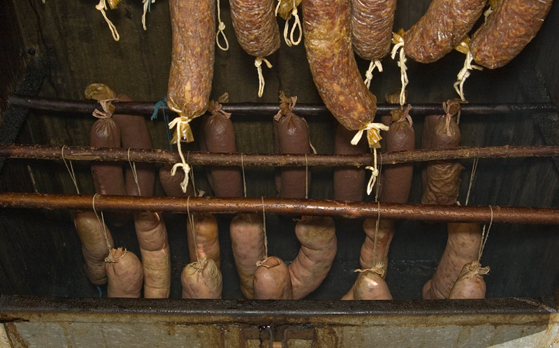 hier mal ein Blick von oben zu den nun geräucherten Kochwürsten (Gerhard, ich lasse mich gern verbessern ;o))