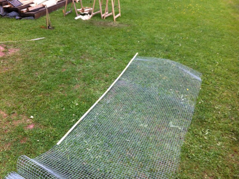 Mit Hasendraht habe ich die Armenierung gebogen.